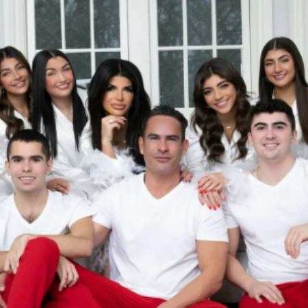 Louie Ruelas with all his family members. 